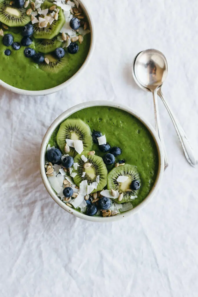 clean-green-smoothie-bowl-1-6